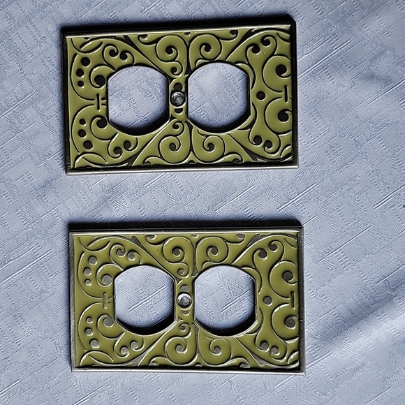 Silver and green outlet plates - Picture 1 of 1